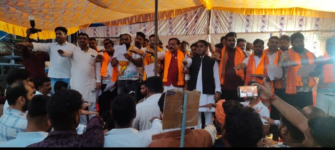 जल जन सेवा संकल्प बाइक यात्रा का स्लीमनाबाद मै हुआ भव्य स्वागत,भाजपा कार्यकर्ताओ नें की पुष्पवर्षा