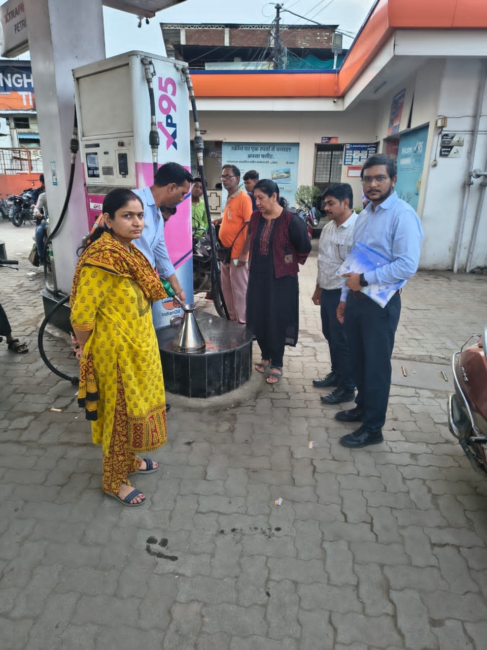 खाद्य सुरक्षा विभाग की टीम ने दो पेट्रोल पंपो का किया निरीक्षण
