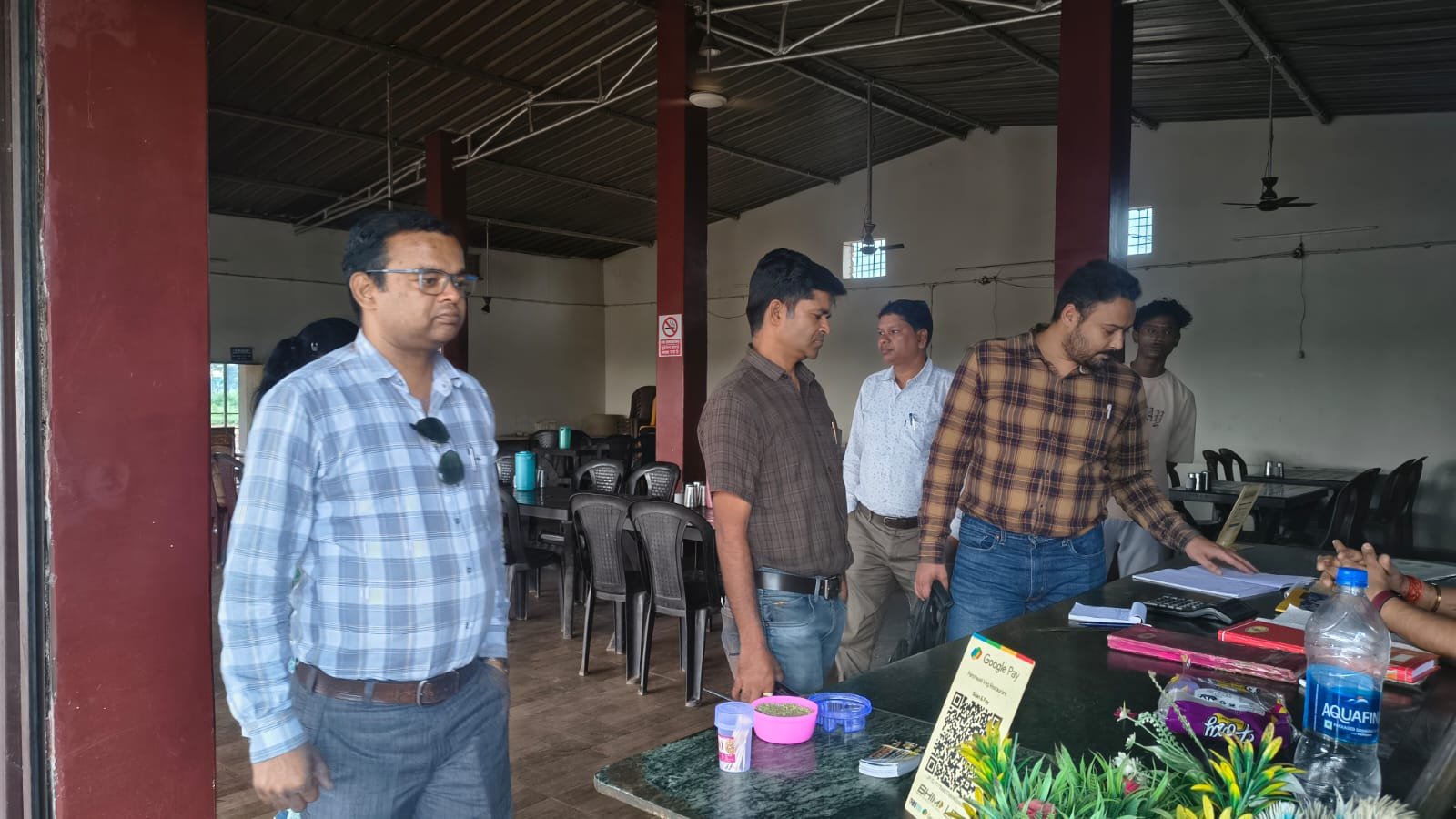 किचन और स्टोर में नहीँ मिली साफ-सफाई,सिहोरा में दो रेस्टोरेंट को नोटिस