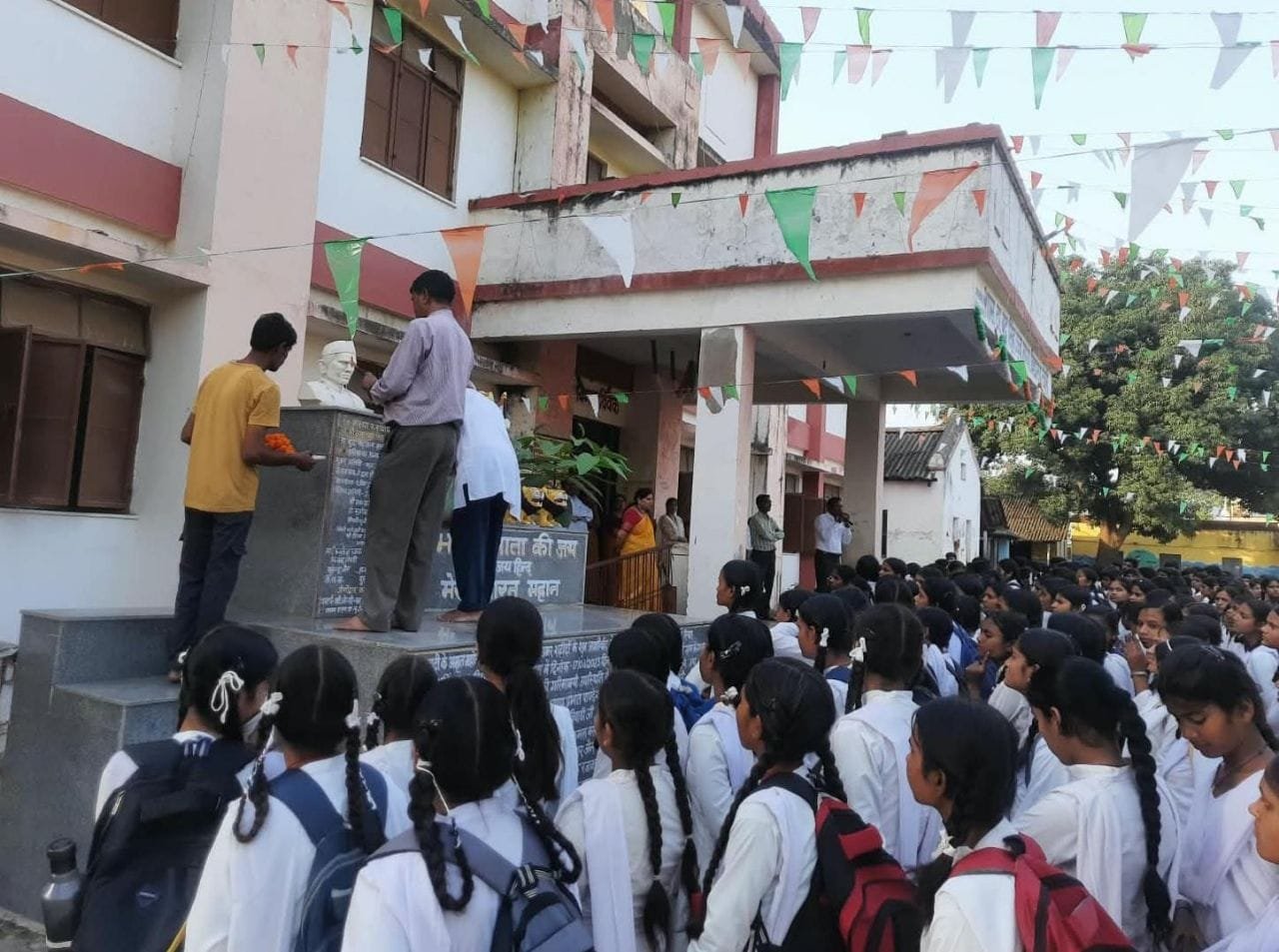 तेवरी हायर सेकेण्डरी स्कूल के संस्थापक स्व. ठाकुर बुद्ध सिंह की मनाई गईं पुण्यतिथि