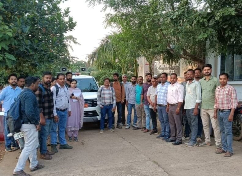 बहोरीबंद एसडीएम और तहसीलदार पर 4 पटवारियों को ऑफिस बुलाकर बंधक बनाने का आरोप