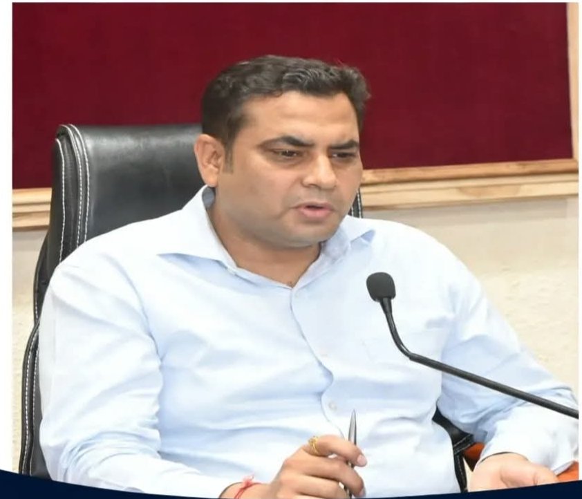 धान और गेहूं उपार्जन में फर्जीवाड़ा करने वाले वेयरहाउस संचालक को चार माह के लिये किया जिले से निष्कासित