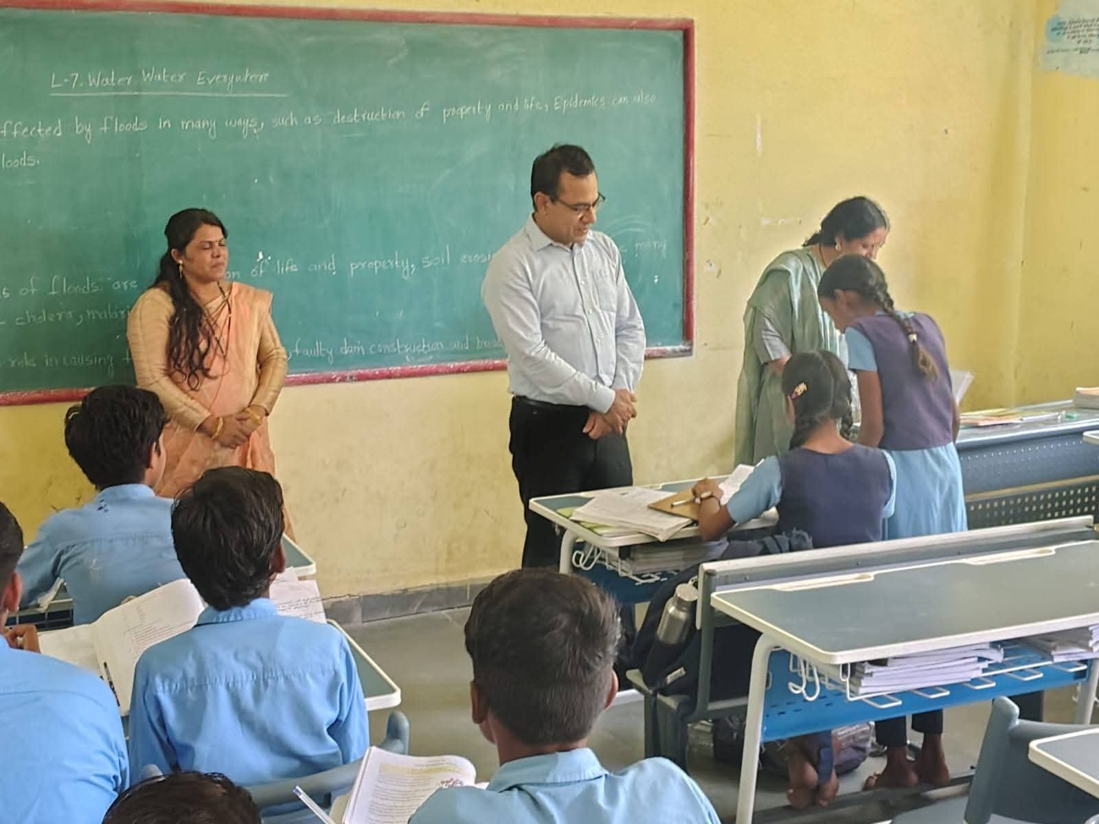 प्रमुख सचिव स्कूल शिक्षा ने किया शालाओं का निरीक्षण 
